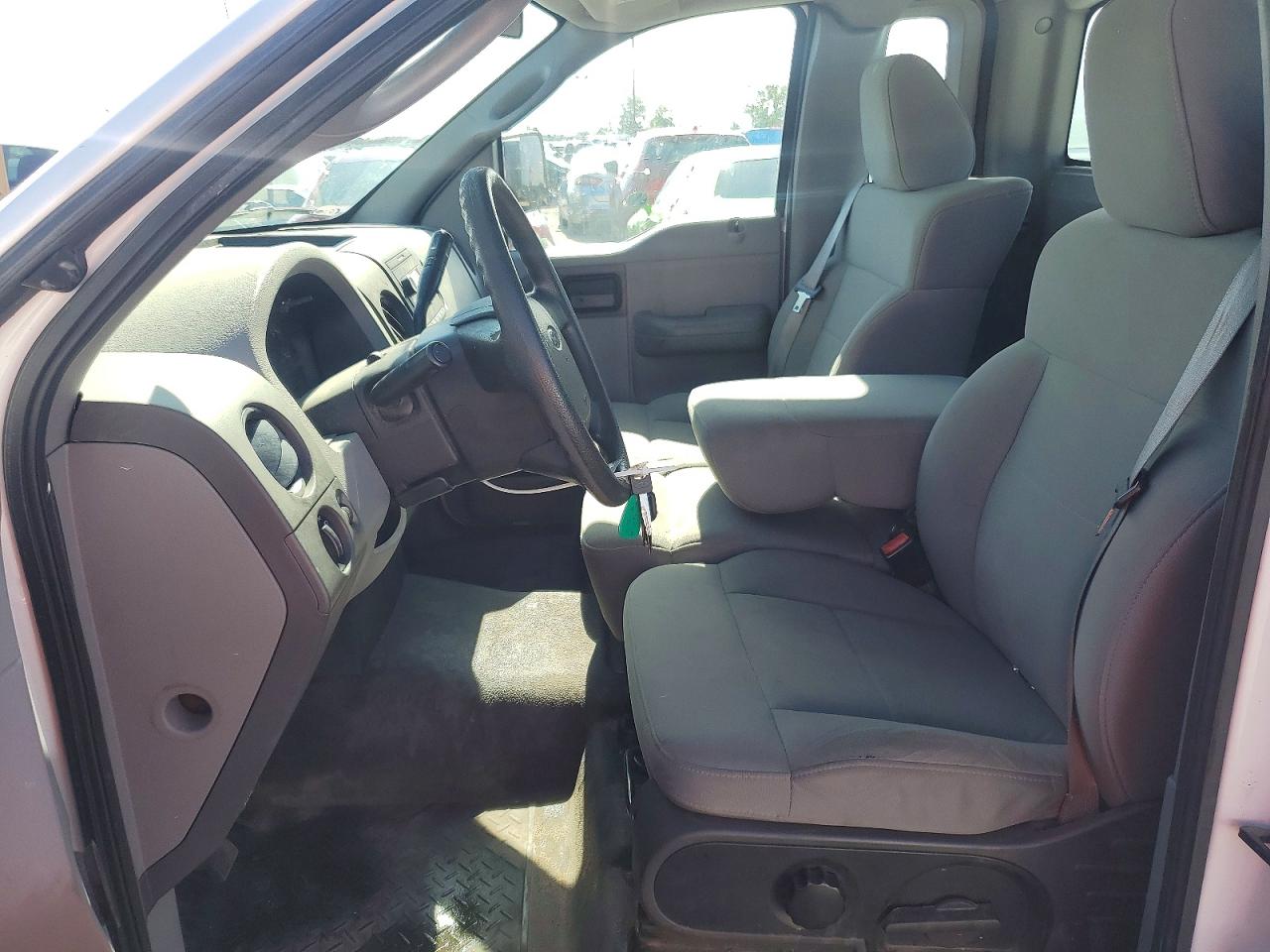 2008 Ford F150 White vin: 1FTRF12208KE66019