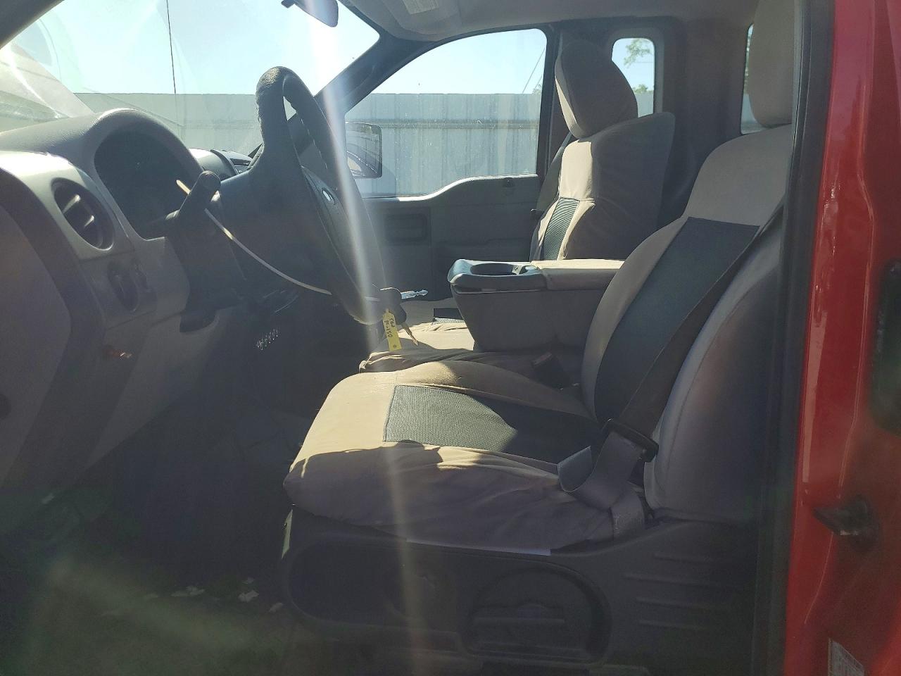 2006 Ford F150 Red vin: 1FTRF12216NB59910