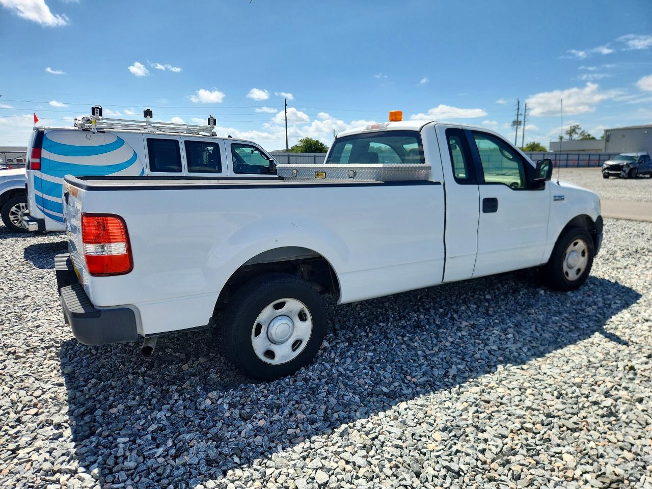 2008 Ford F150 Белый vin: 1FTRF12218KC11072