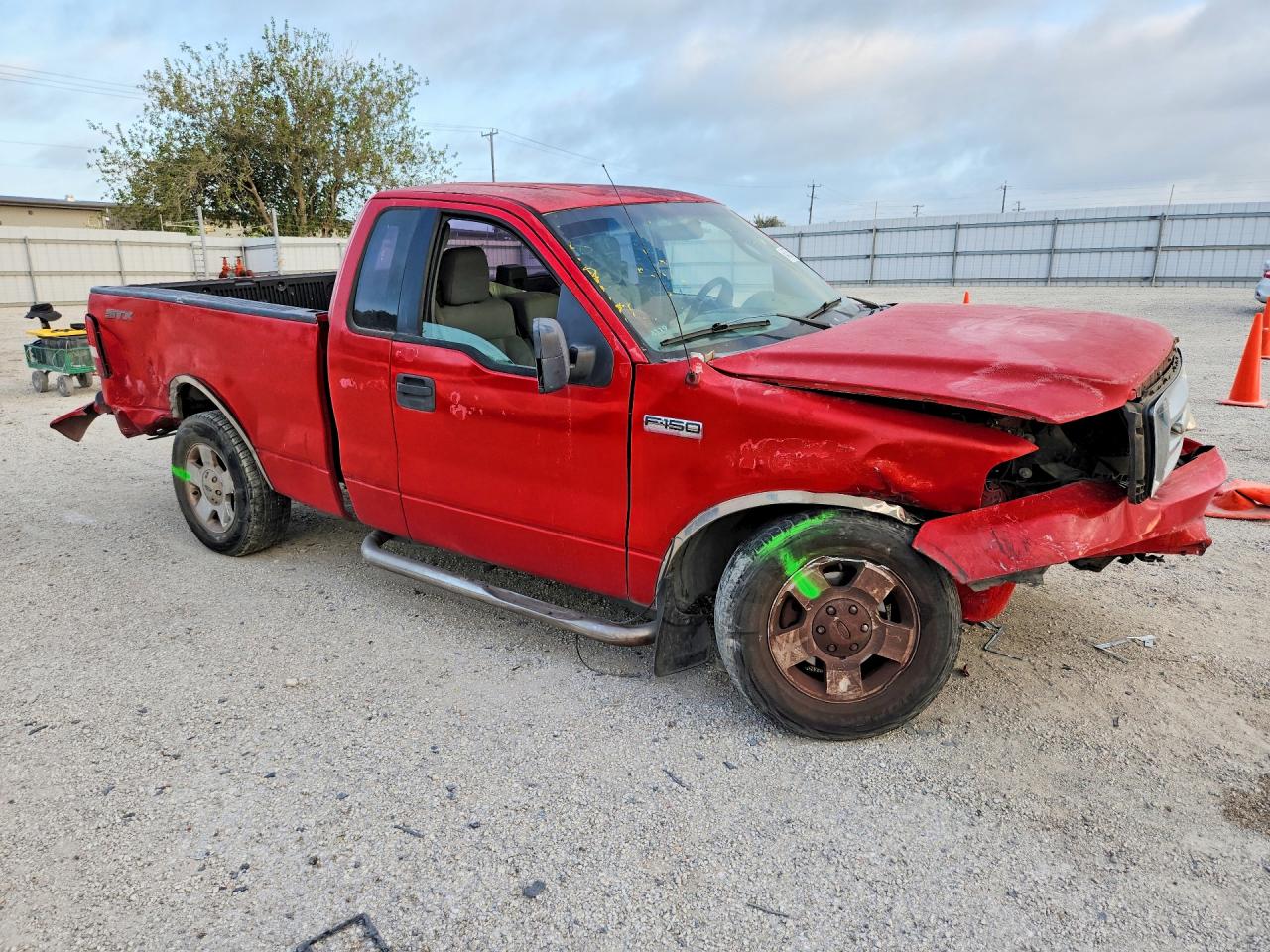 2006 Ford F150 Red vin: 1FTRF12226NB27239