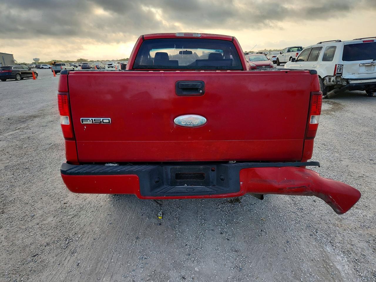 2006 Ford F150 Red vin: 1FTRF12226NB27239