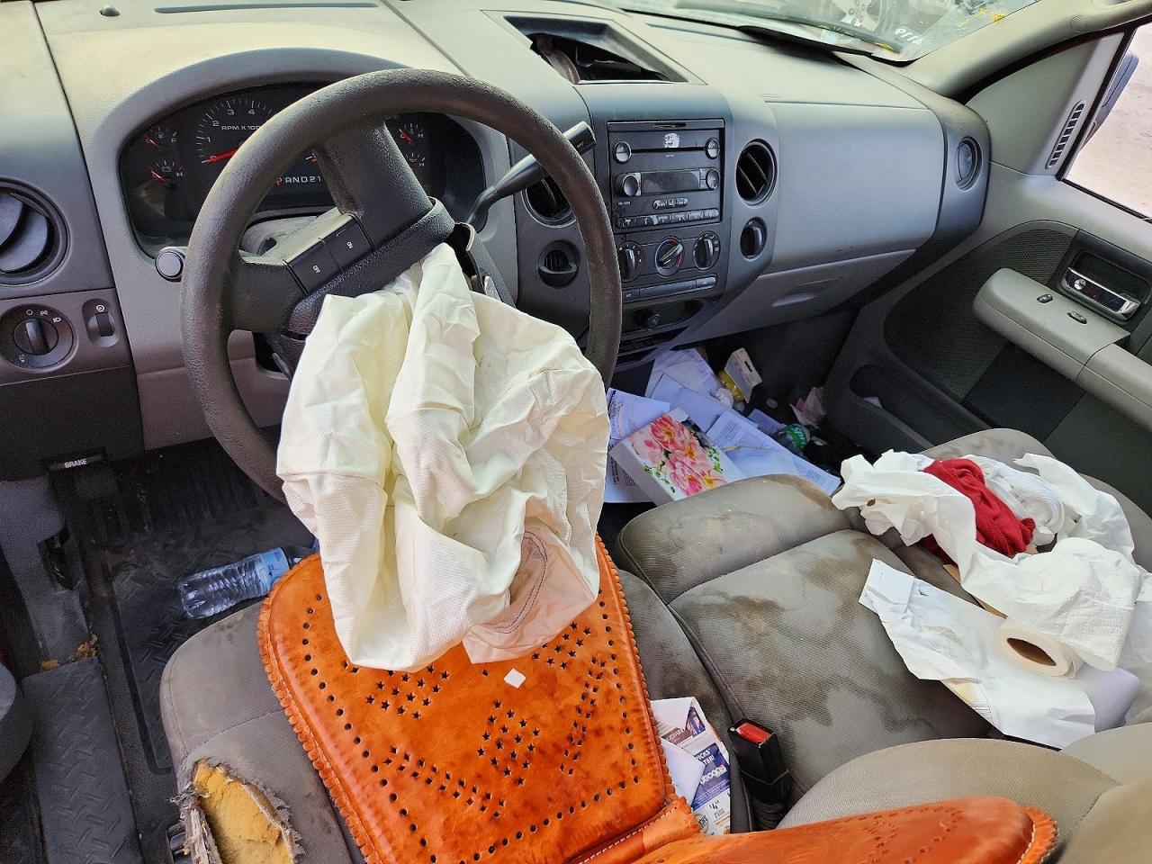 2006 Ford F150 Red vin: 1FTRF12226NB27239