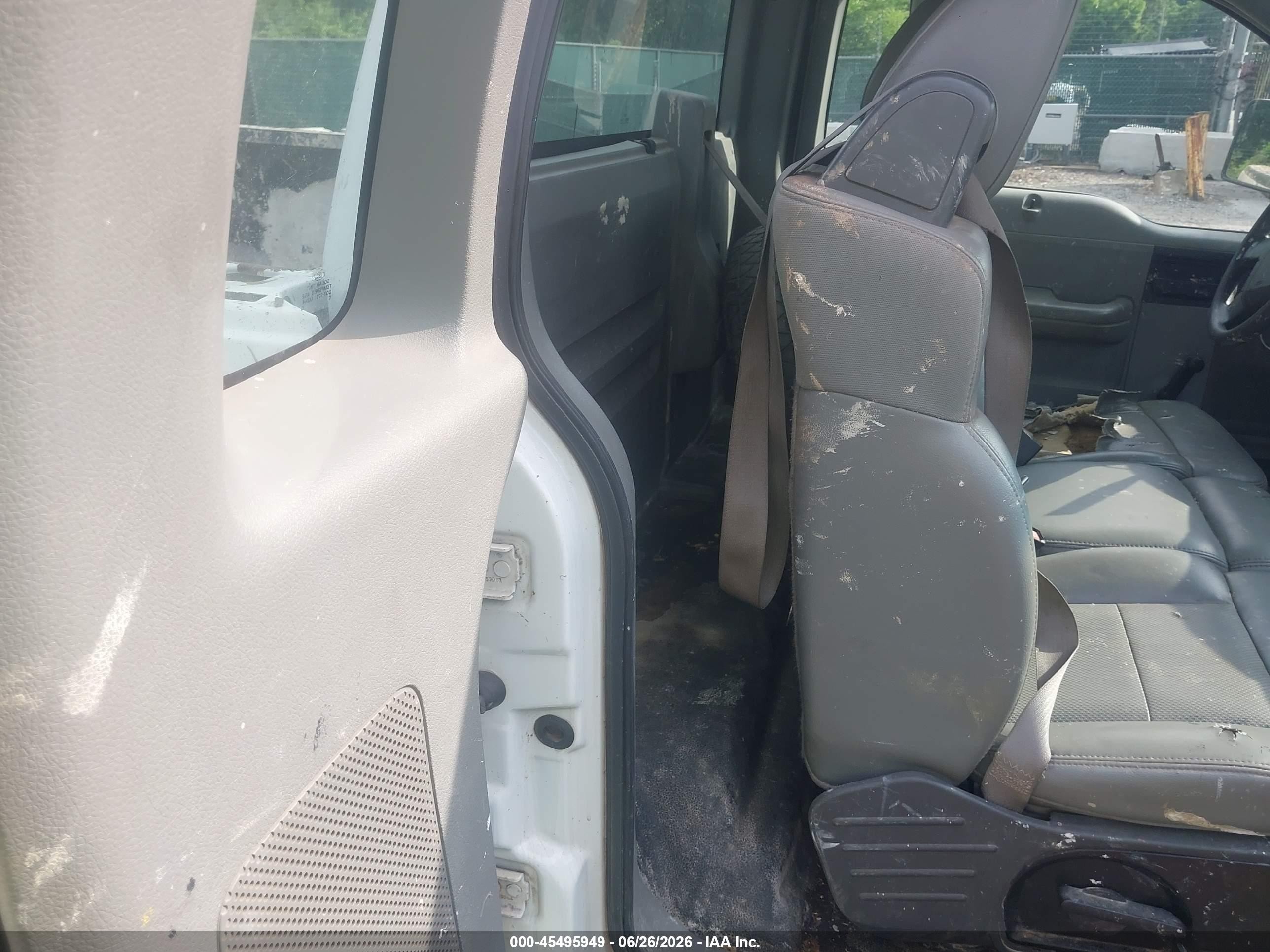 2007 Ford F-150 Stx/xl/xlt White vin: 1FTRF12227NA12707
