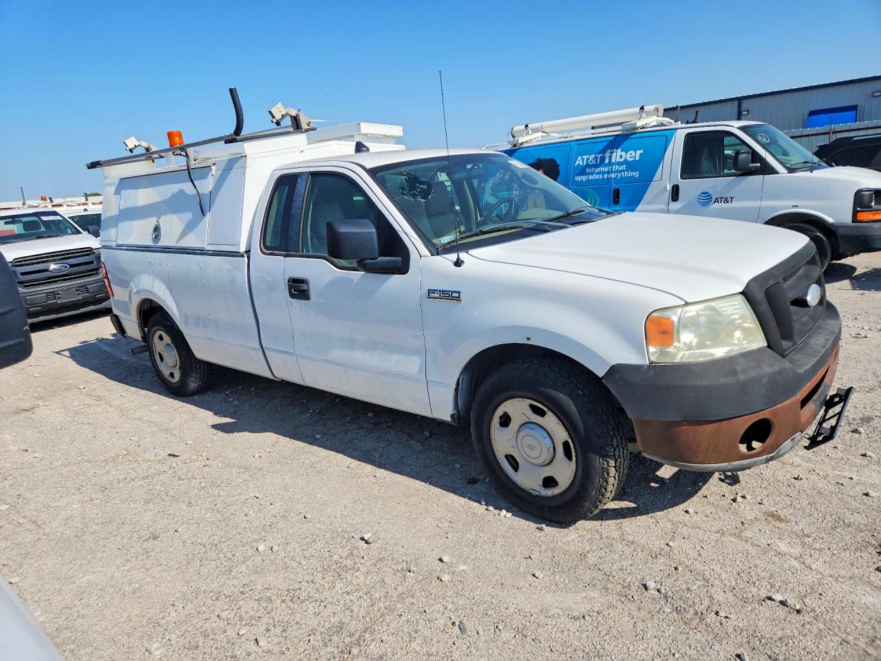 2008 Ford F150 White vin: 1FTRF12228KB69981