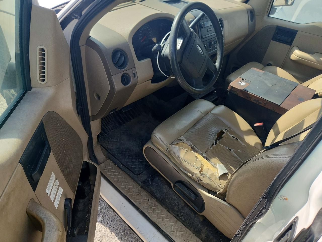 2008 Ford F150 White vin: 1FTRF12228KB69981