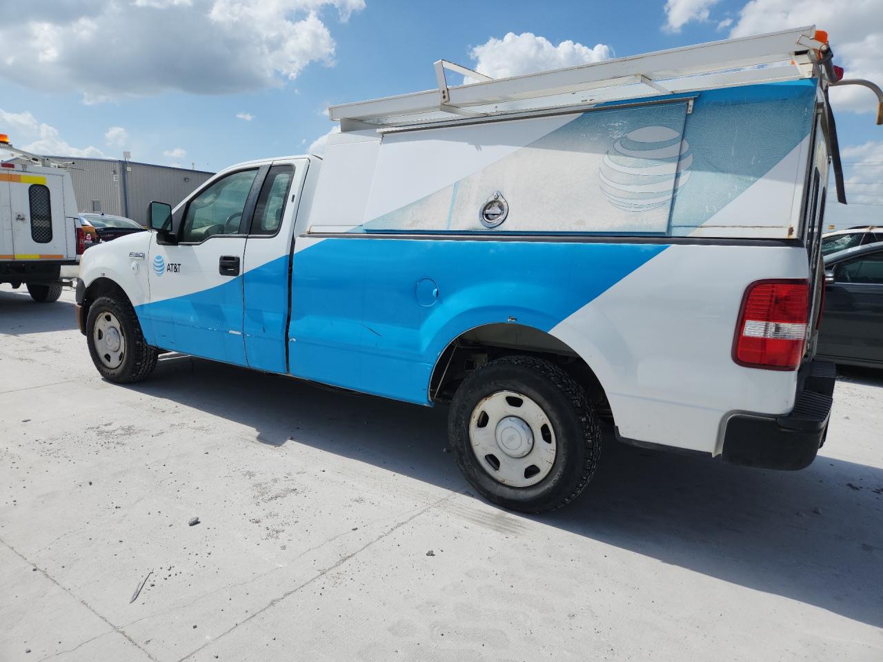 2008 Ford F150 White vin: 1FTRF12228KB69981 Damage: Left Bed Side, Heavy Scratch, 1/2 To 1 Inch