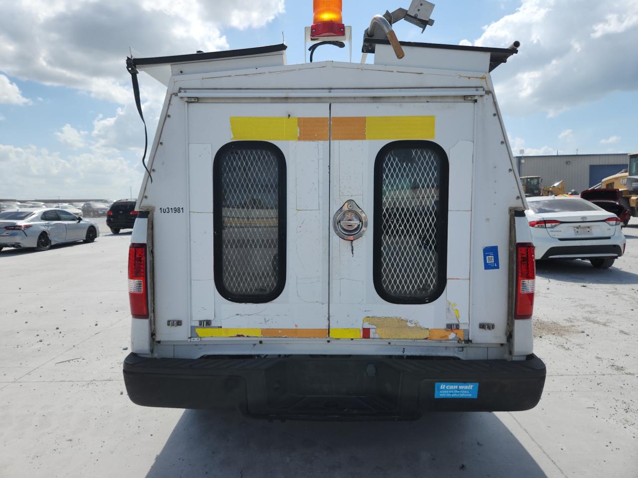 2008 Ford F150 White vin: 1FTRF12228KB69981 Damage: Tailgate, Aftermarket, Acceptable