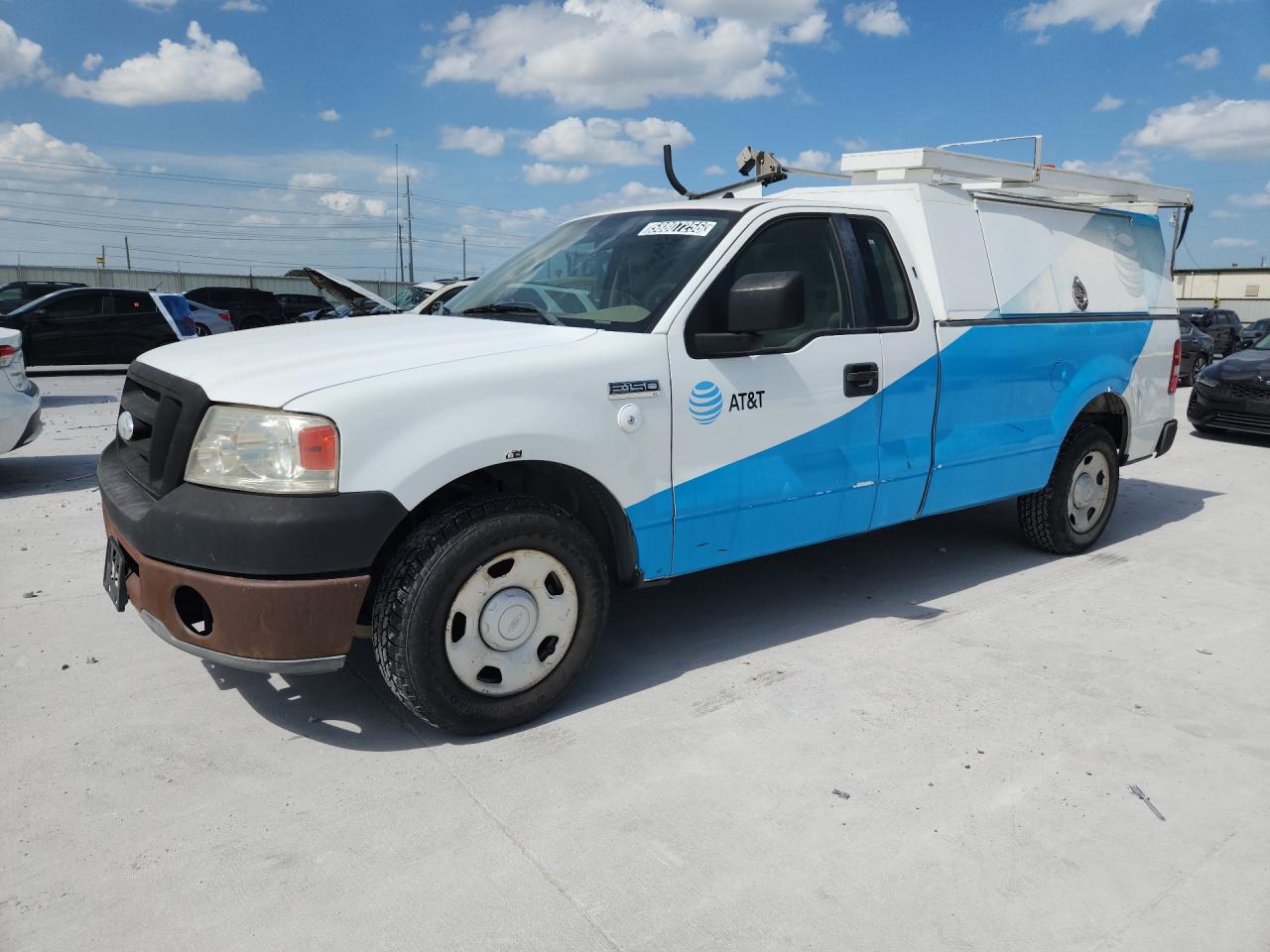 2008 Ford F150 White vin: 1FTRF12228KB69981 Damage: Left Front Door, Dent(S) W/No Paint Dmg, 1/2 To 1 Inch