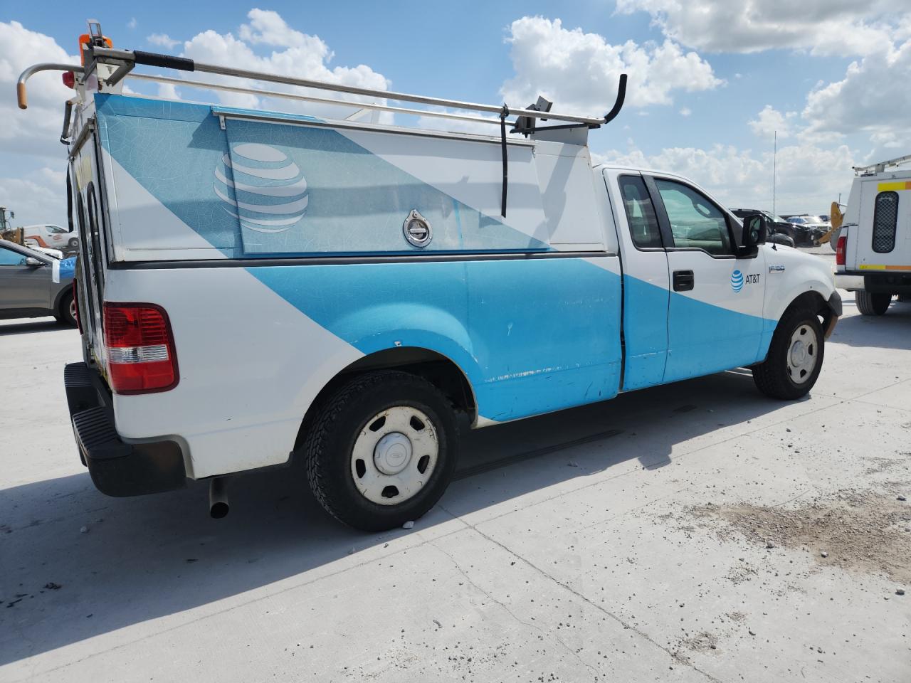 2008 Ford F150 White vin: 1FTRF12228KB69981 Damage: Right Bed Side, Heavy Scratch, 1/2 To 1 Inch