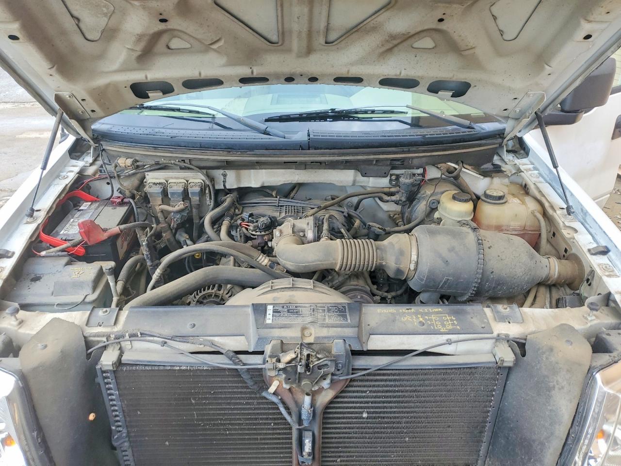 2008 Ford F150 White vin: 1FTRF12238KB62960