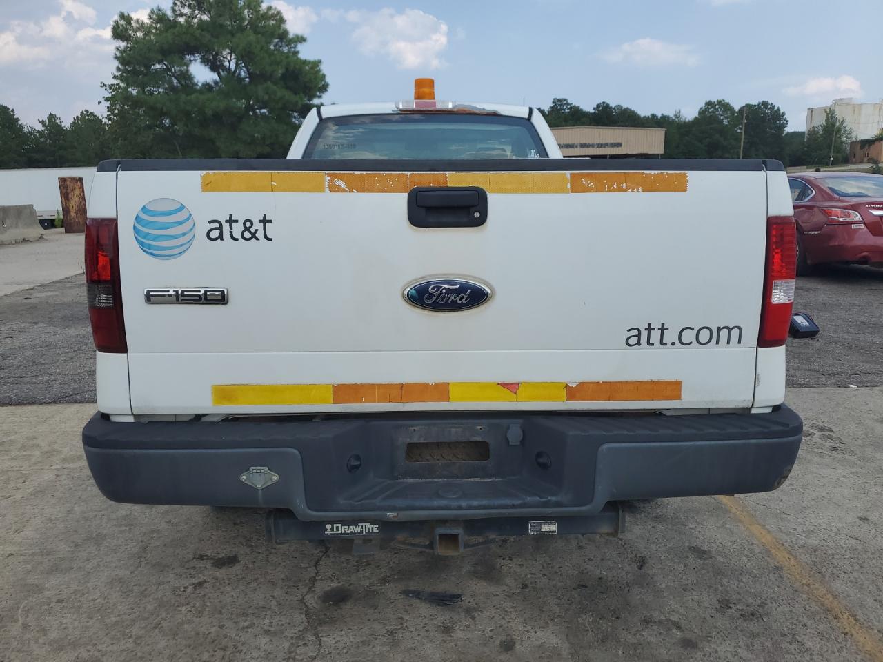 2008 Ford F150 White vin: 1FTRF12238KB62960 Damage: Rear Metal Bumper Painted, Hole(S), 1 To 2 Inches