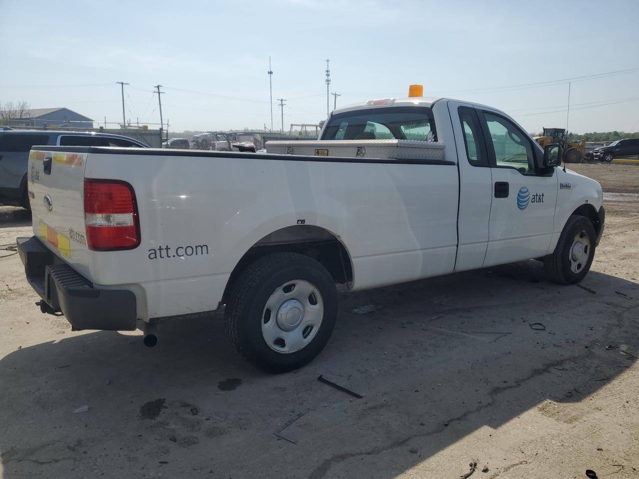 2008 Ford F150 White vin: 1FTRF12238KB62988 Damage: Right Bed Side, Dent(S) W/ Paint Dmg, > 12 Inches
