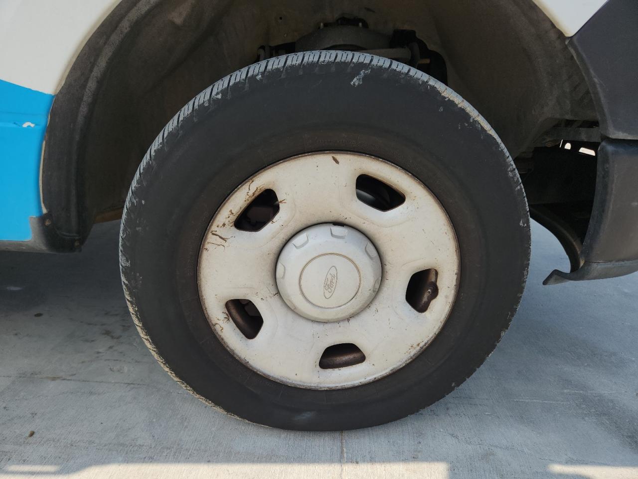 2008 Ford F150 White vin: 1FTRF12238KB70024 Damage: Right Front Wheel, Corrosion, > 12 Inches