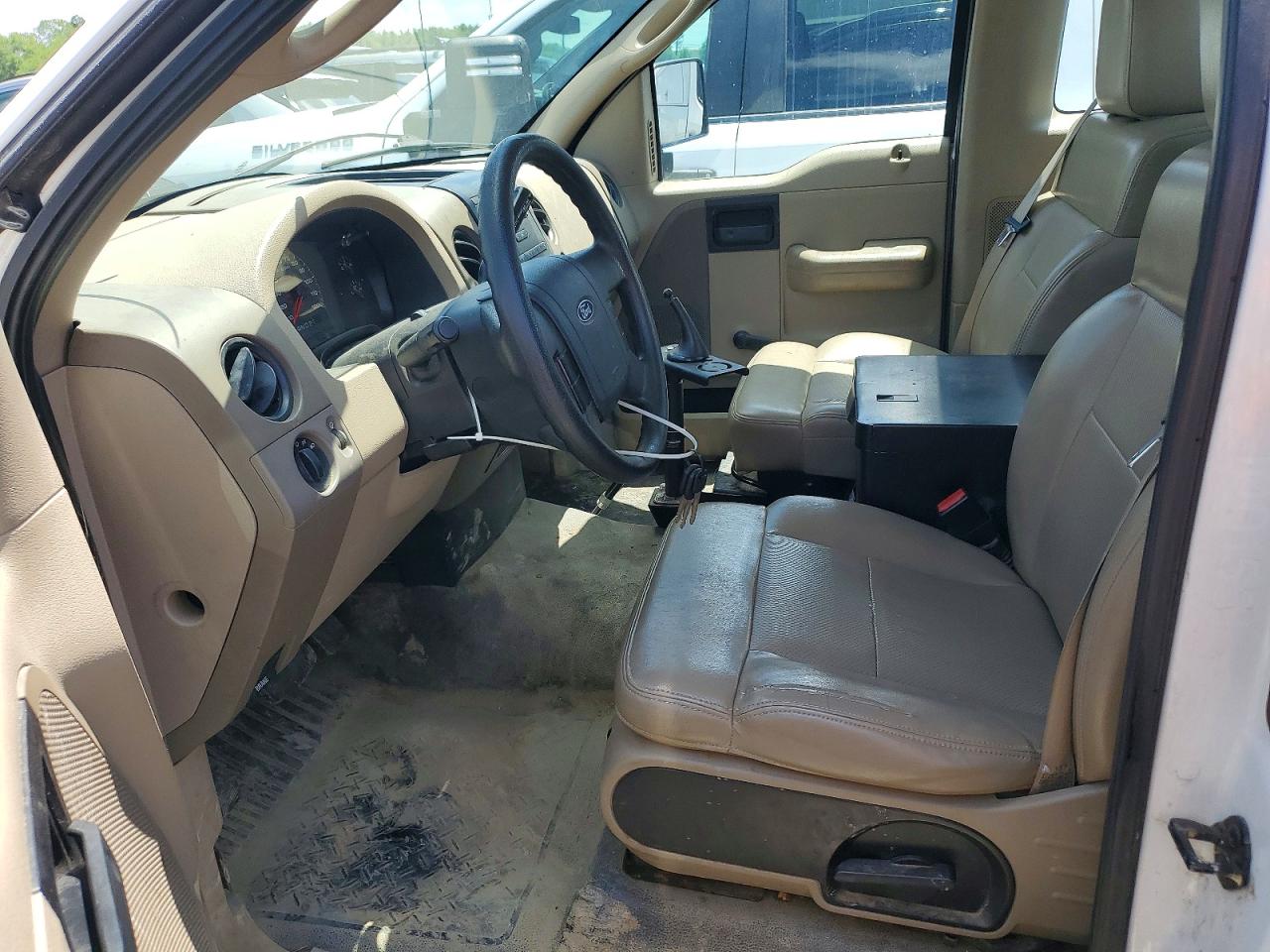 2008 Ford F150 White vin: 1FTRF12238KC27872