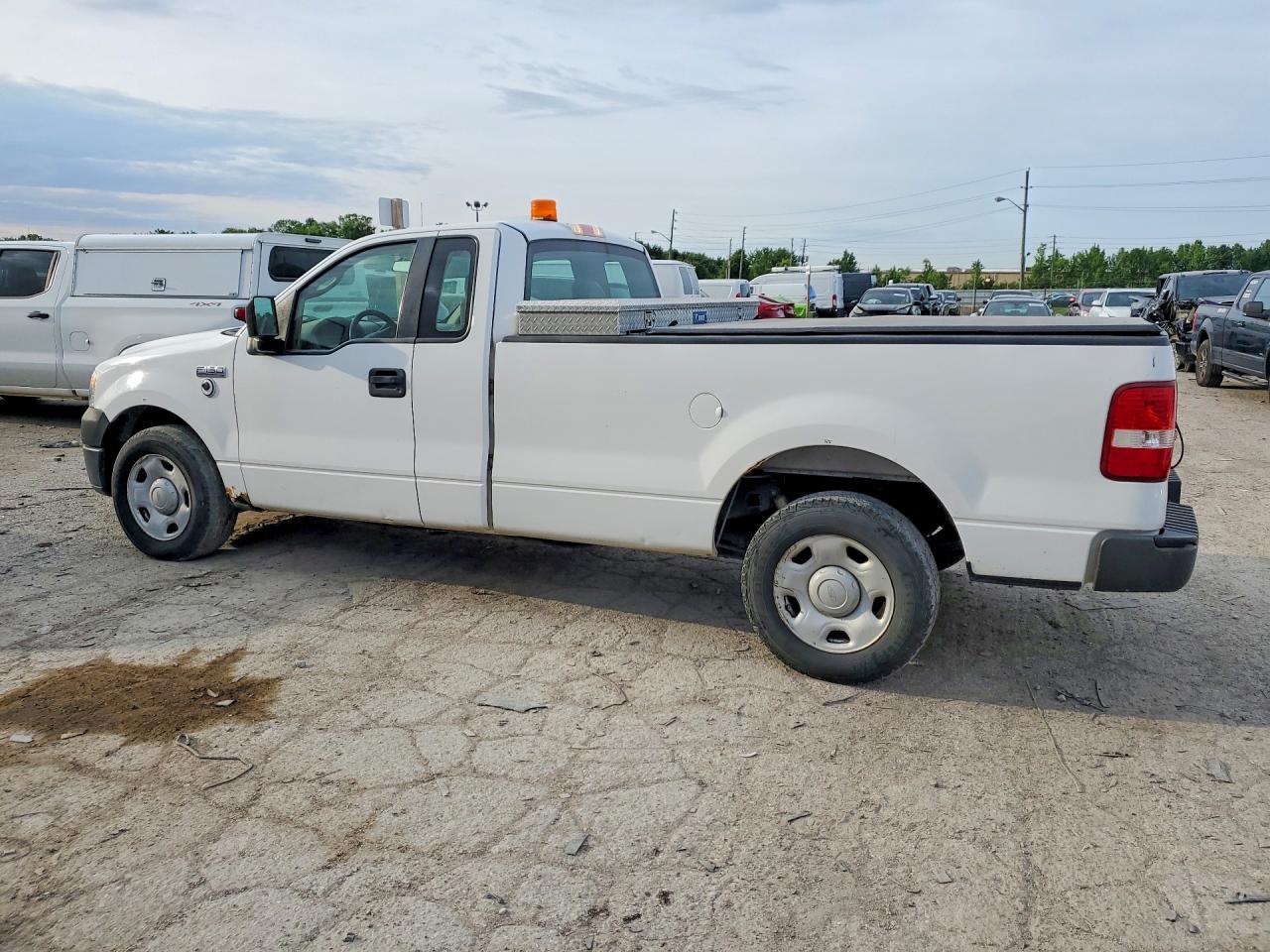 2008 Ford F150 White vin: 1FTRF12238KC27872