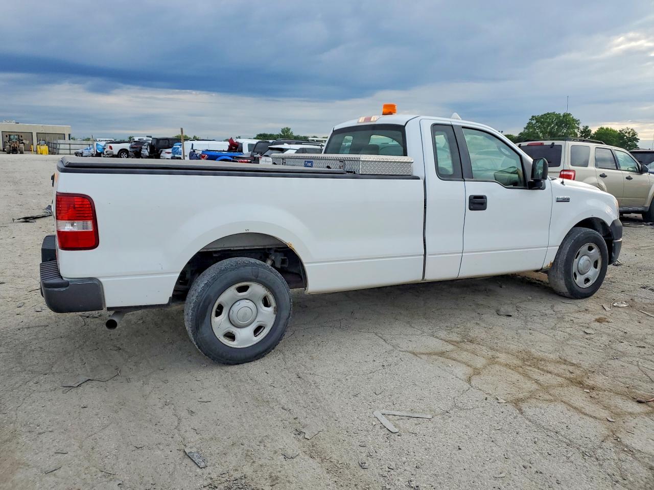 2008 Ford F150 White vin: 1FTRF12238KC27872