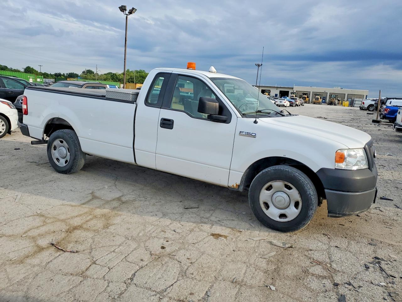 2008 Ford F150 White vin: 1FTRF12238KC27872