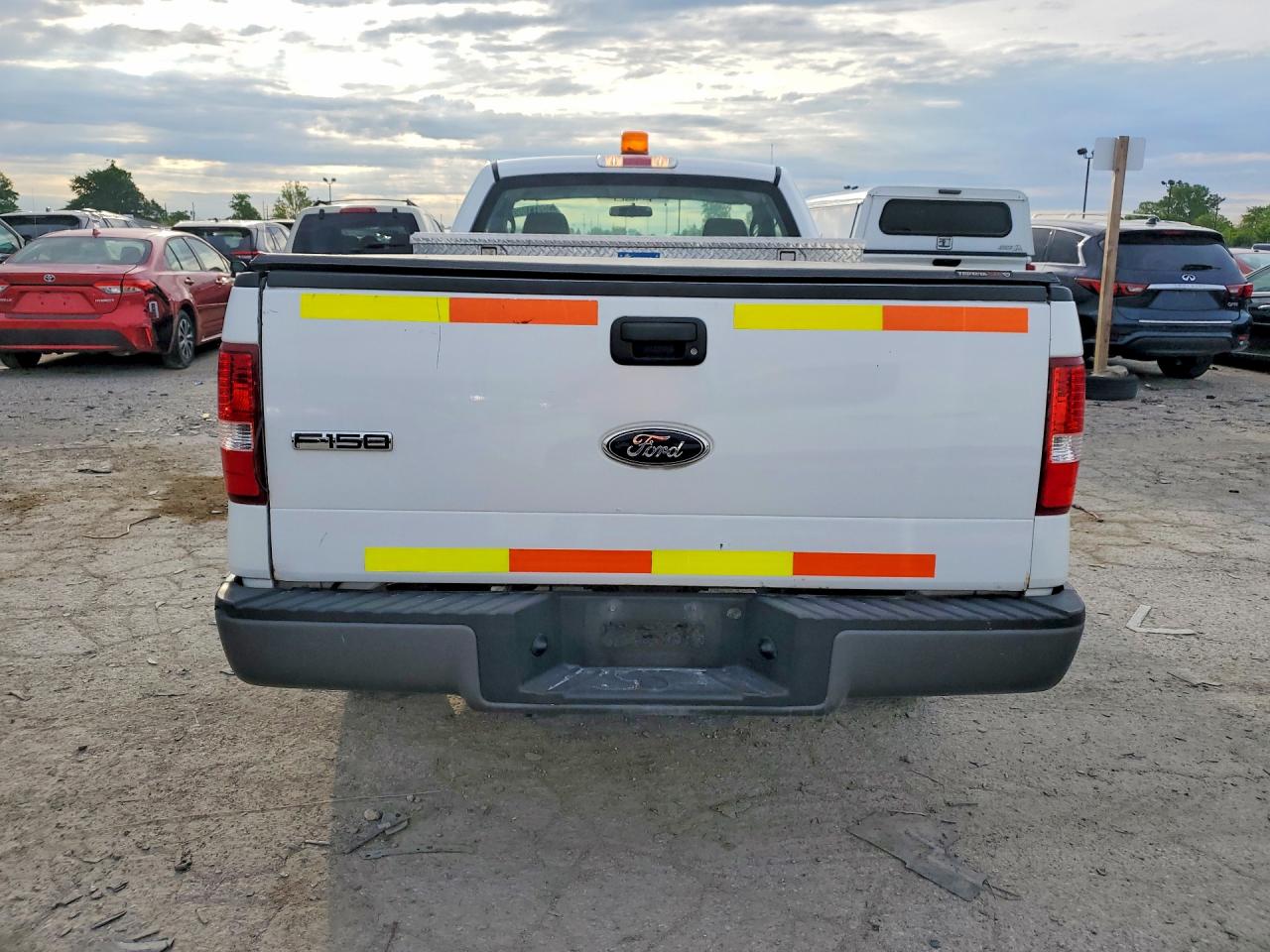 2008 Ford F150 White vin: 1FTRF12238KC27872