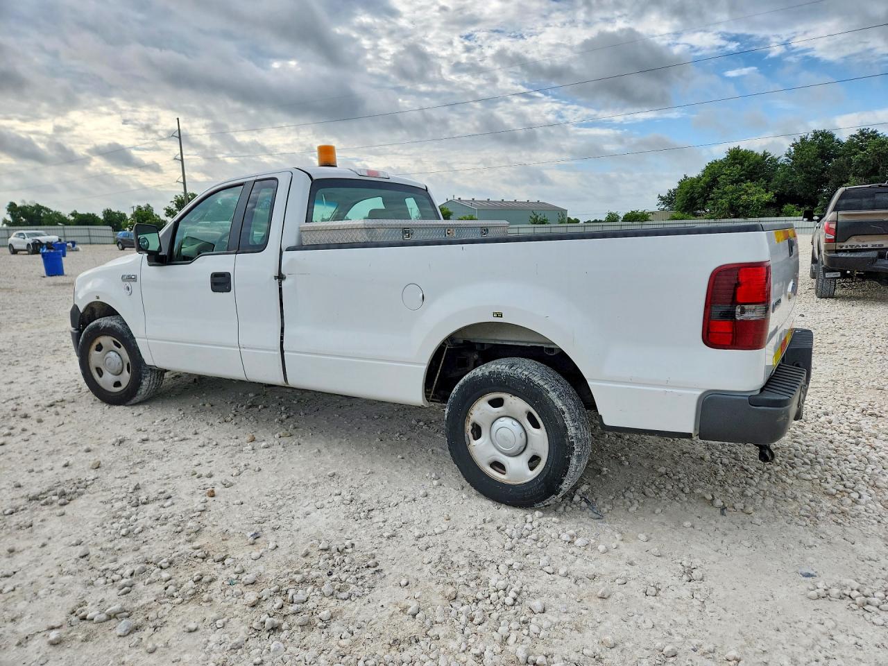 2008 Ford F150 White vin: 1FTRF12238KE32852