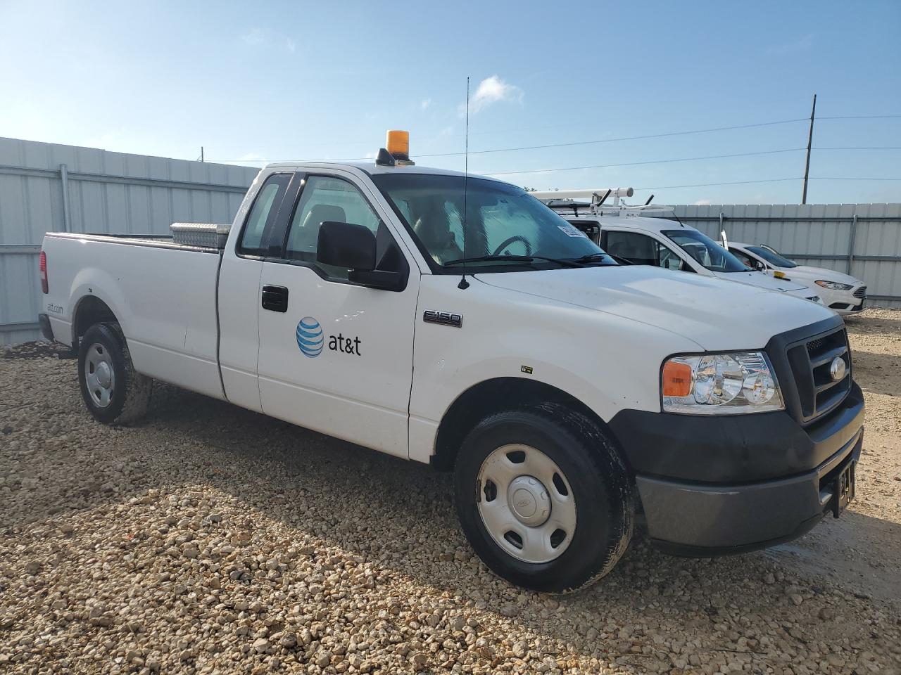 2008 Ford F150 White vin: 1FTRF12238KE32852 Damage: Right Front Fender, Dent(S) W/ Paint Dmg, 1 To 2 Inches
