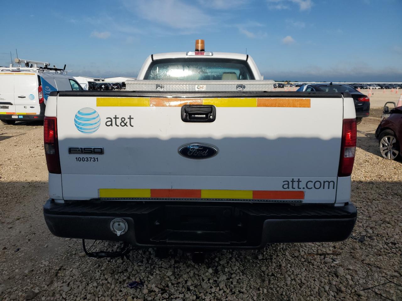 2008 Ford F150 White vin: 1FTRF12238KE32852 Damage: Tailgate, Dent(S) W/ Paint Dmg, 1 To 2 Inches