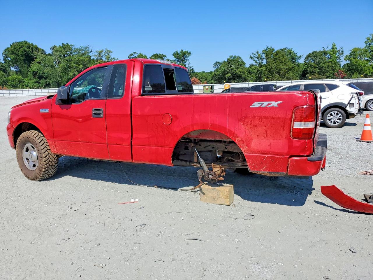 2005 Ford F150 Red vin: 1FTRF12245KE63183