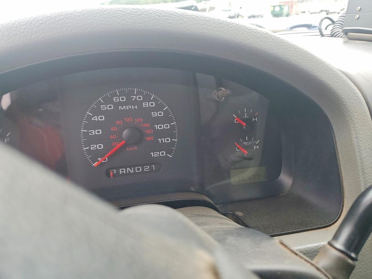 2005 Ford F150 White vin: 1FTRF12245NB87599