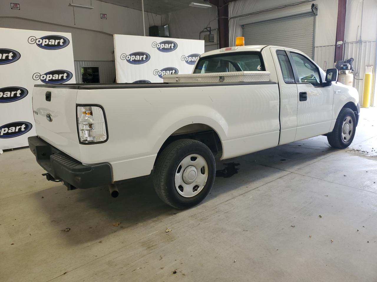 2008 Ford F150 White vin: 1FTRF12248KB62918 Damage: Right Tail Light, Broken, Replacement Required