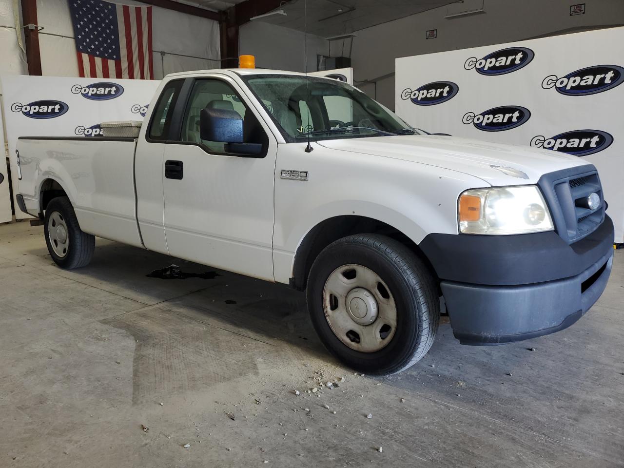 2008 Ford F150 White vin: 1FTRF12248KB62918 Damage: Right Front Fender, Dent(S) W/ Paint Dmg, 2 To 3 Inches
