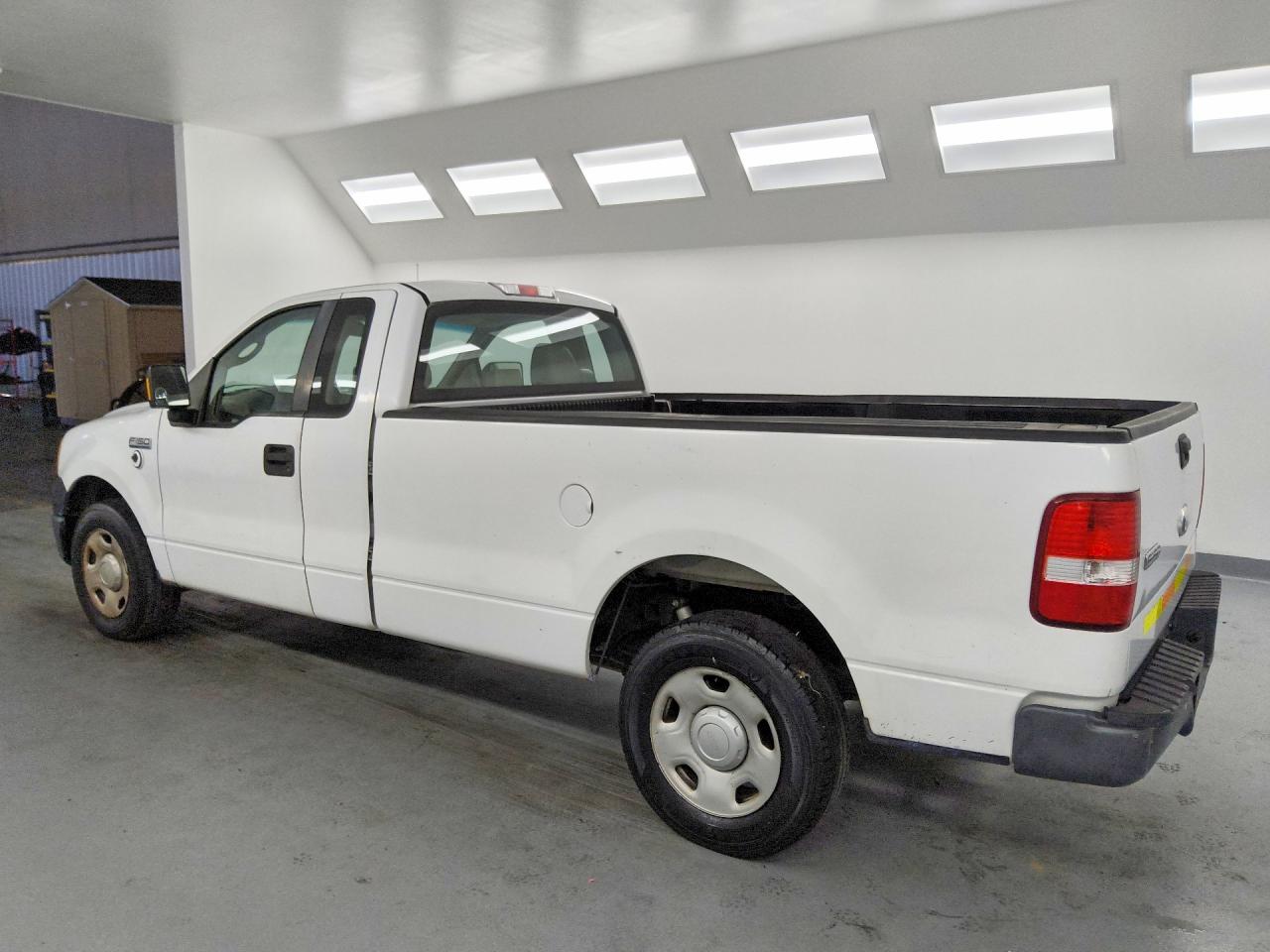 2008 Ford F150 White vin: 1FTRF12248KB70100