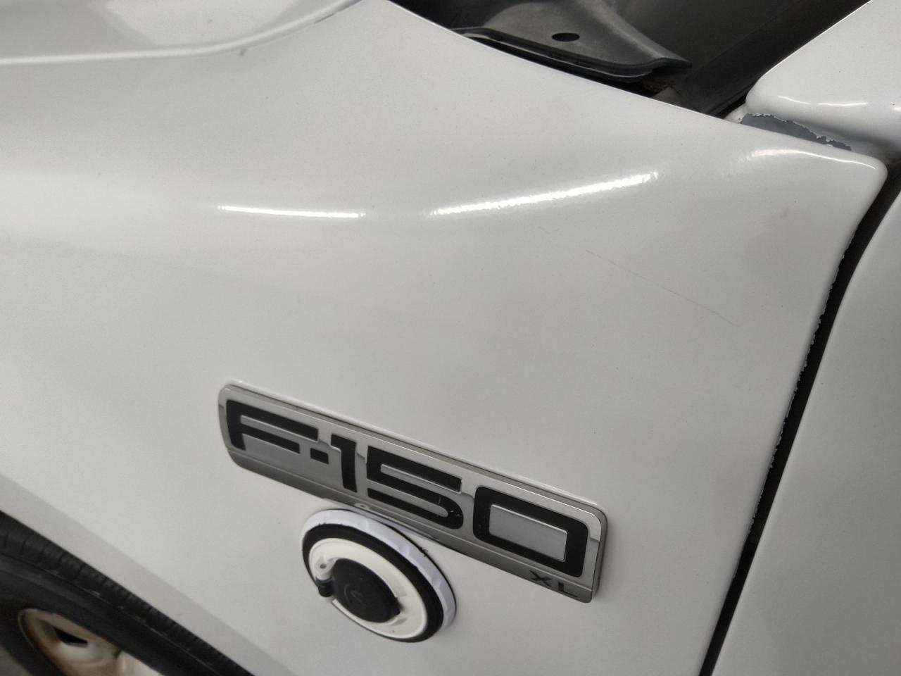 2008 Ford F150 White vin: 1FTRF12248KB70100 Damage: Left Front Fender, Chipped, 2
