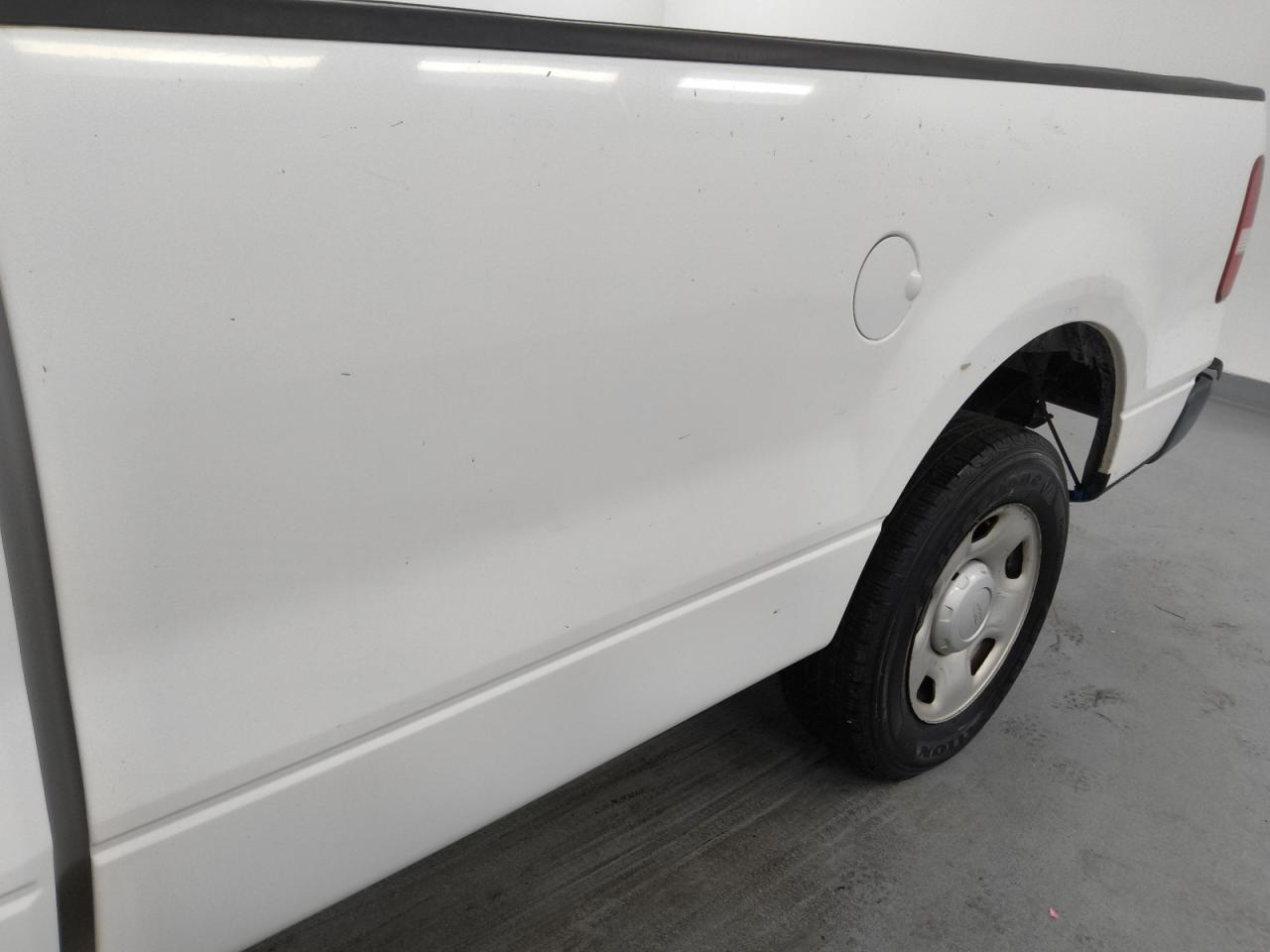 2008 Ford F150 White vin: 1FTRF12248KB70100 Damage: Left Bed Side, Dent(S) W/ Paint Dmg, 1 To 2 Inches