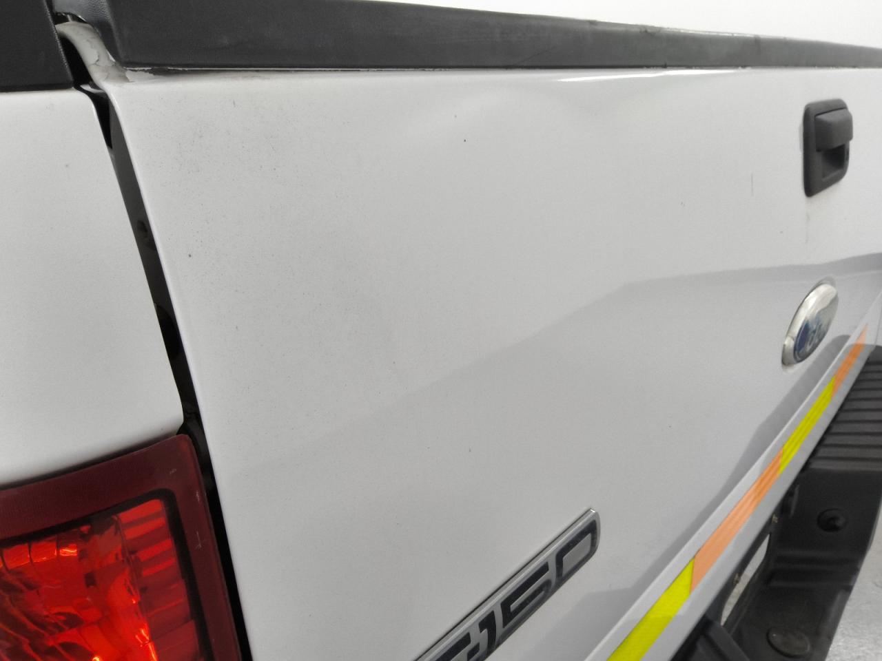 2008 Ford F150 White vin: 1FTRF12248KB70100 Damage: Tailgate, Dent(S) W/No Paint Dmg, 1/2 To 1 Inch
