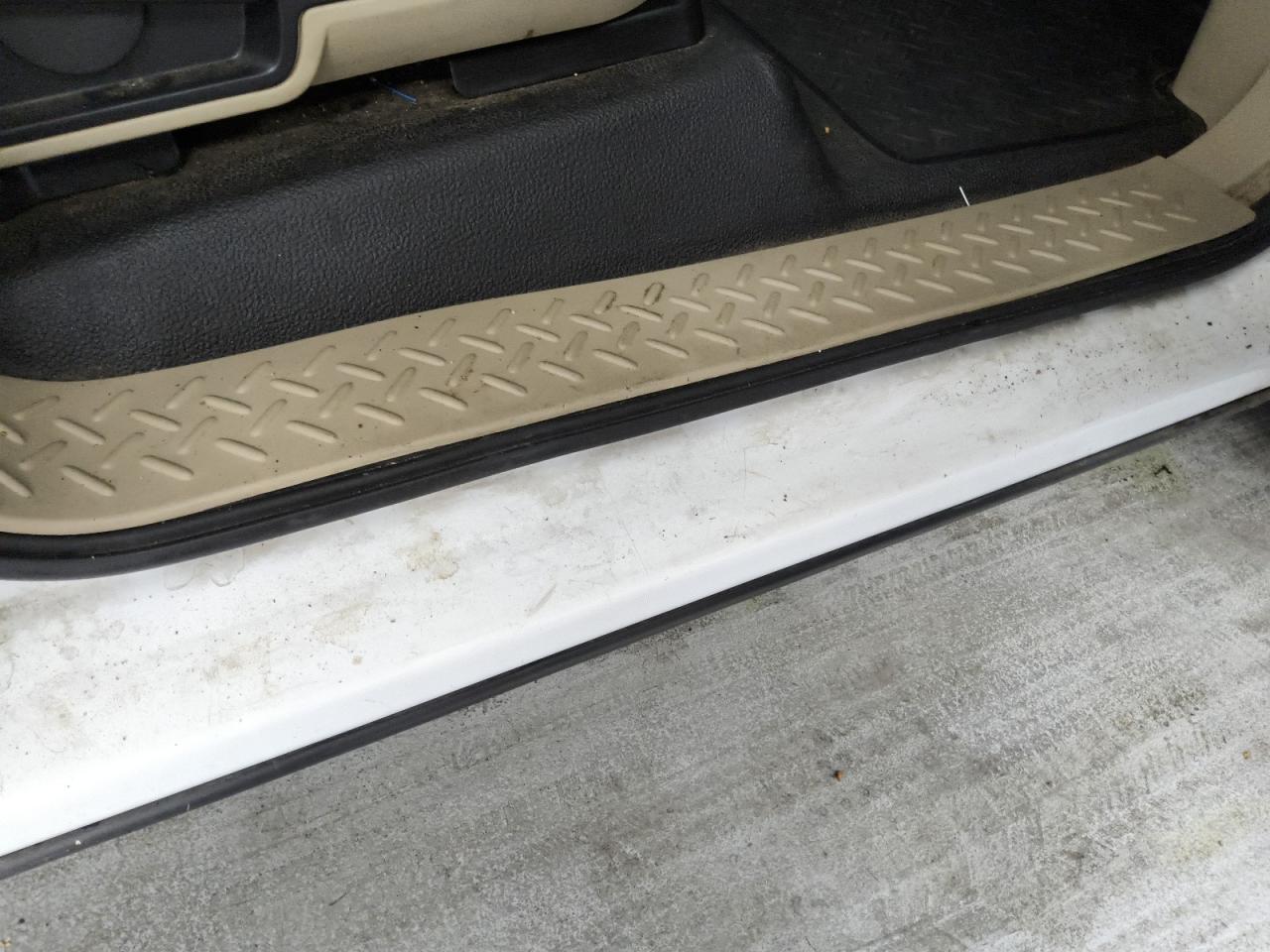 2008 Ford F150 White vin: 1FTRF12248KB70100 Damage: Right Rocker Panel, Heavy Scratch, 1/2 To 1 Inch