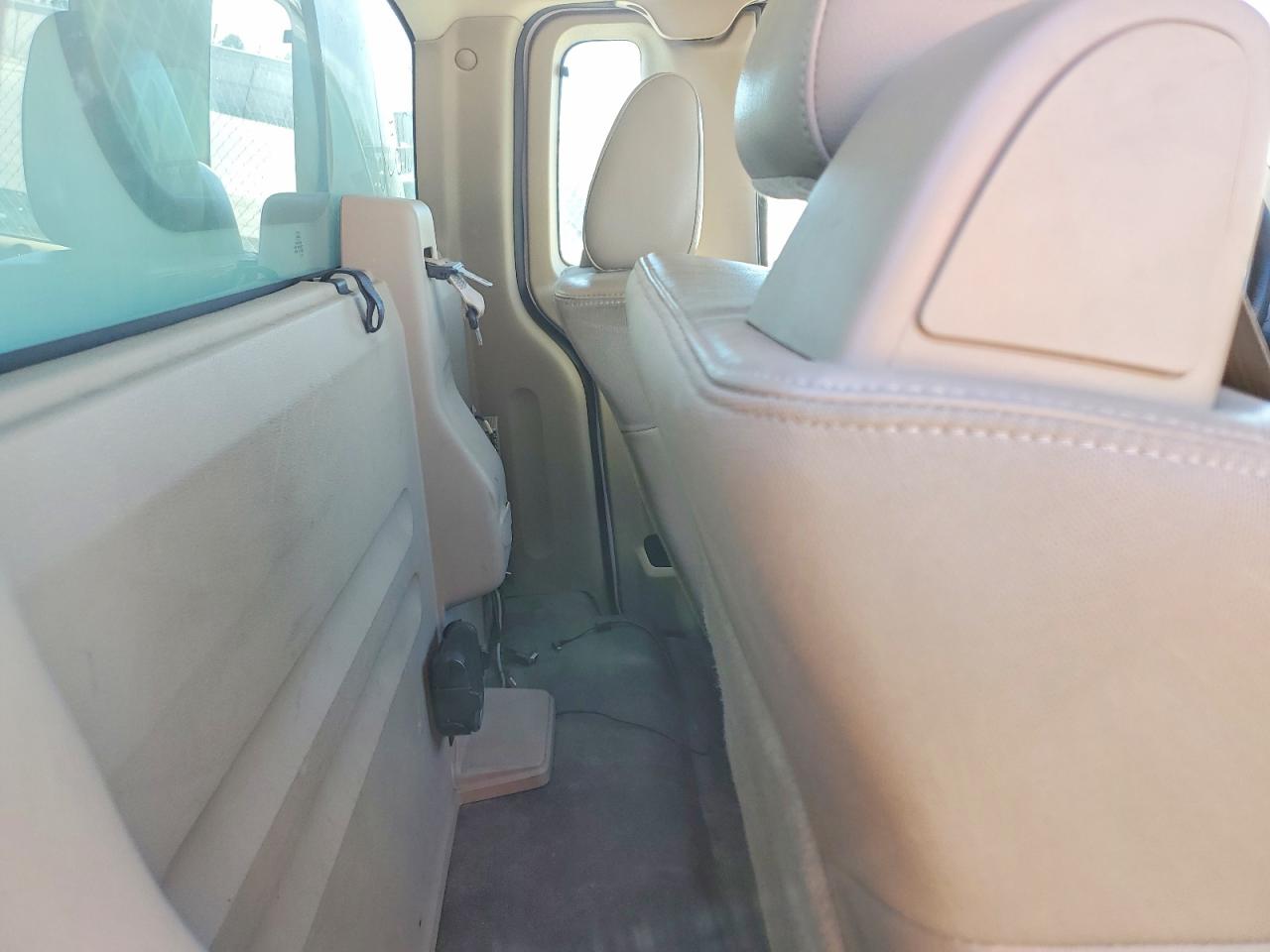 2008 Ford F150 White vin: 1FTRF12248KB87656