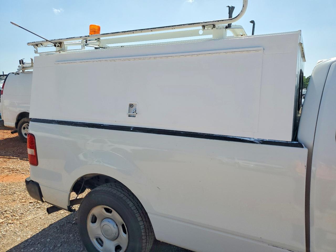 2008 Ford F150 White vin: 1FTRF12248KC36211