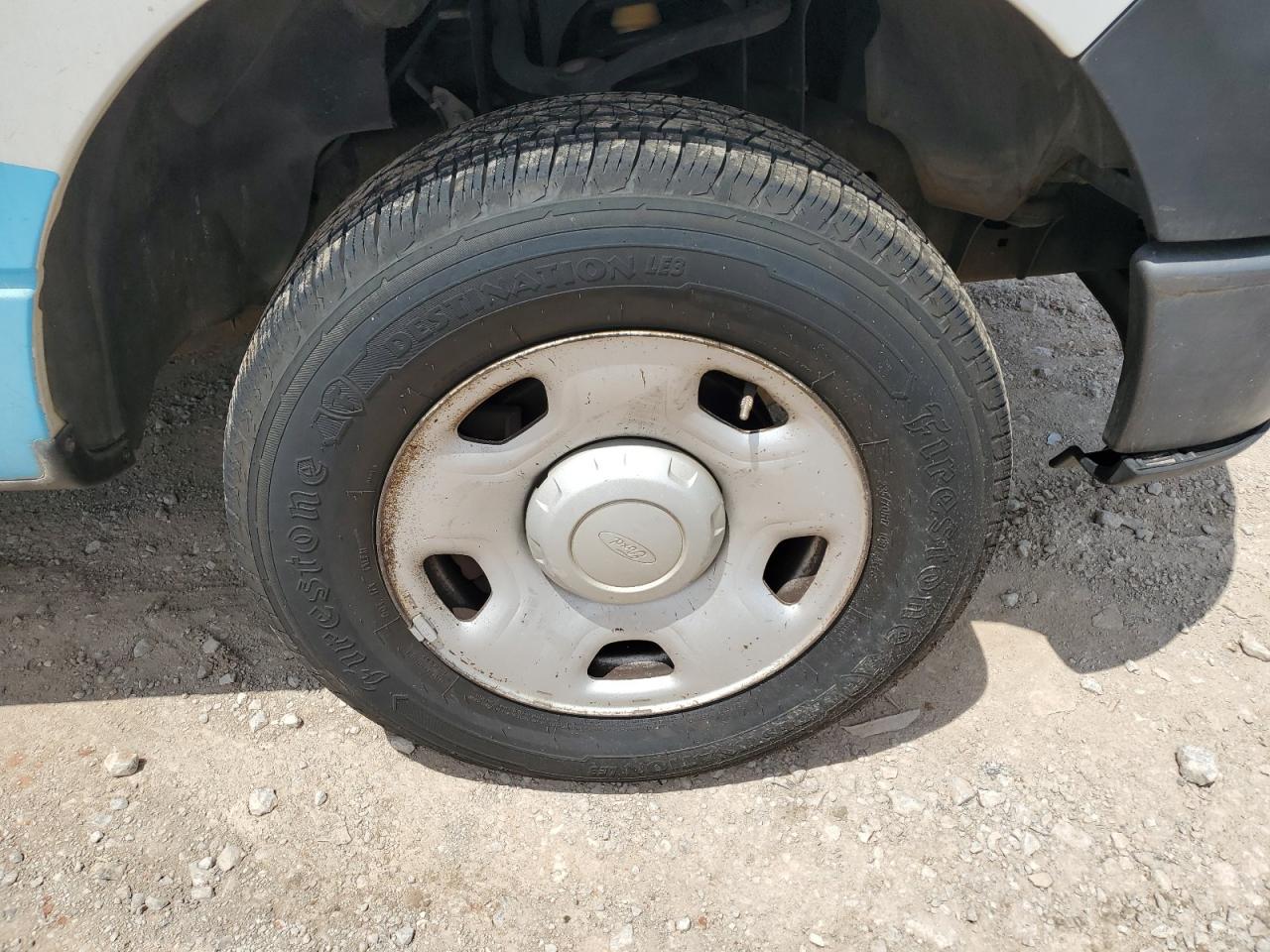 2008 Ford F150 White vin: 1FTRF12248KC36211 Damage: Right Front Wheel, Curb Rash, > 12 Inches