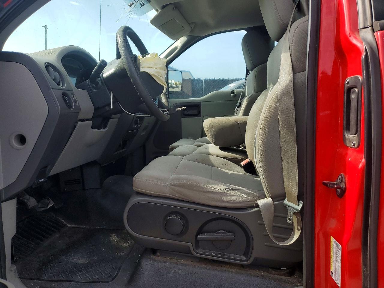 2005 Ford F150 Red vin: 1FTRF12255NB84114