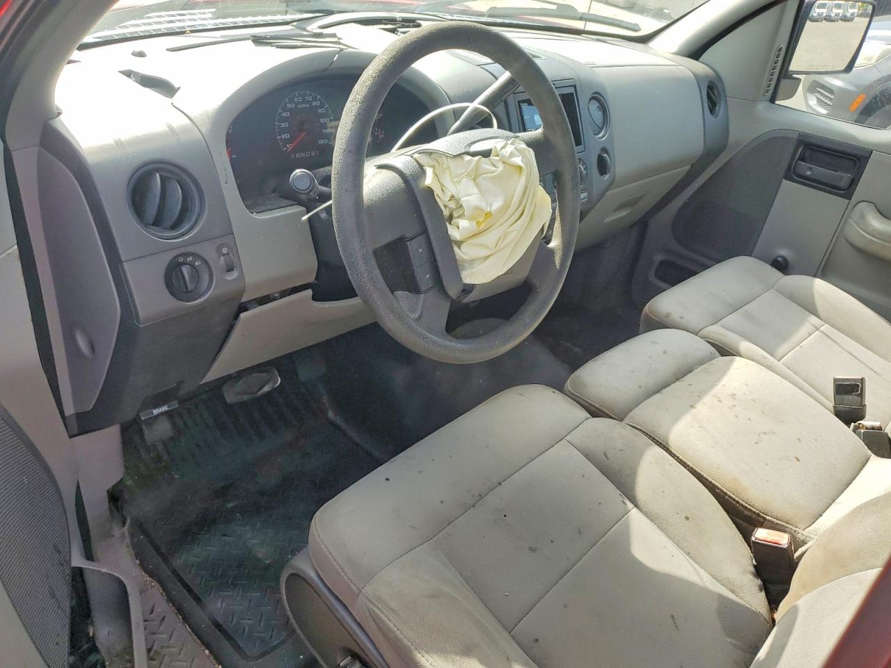 2005 Ford F150 Red vin: 1FTRF12255NB84114