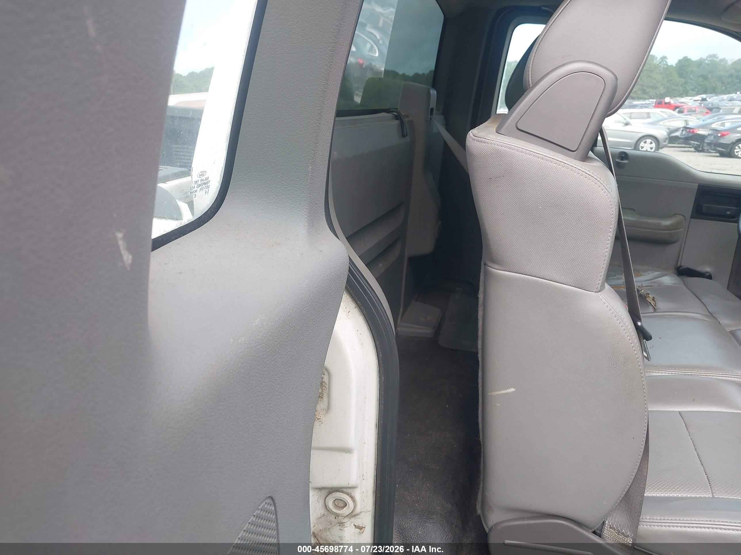 2006 Ford F-150 Stx/xl/xlt White vin: 1FTRF12256KC01920