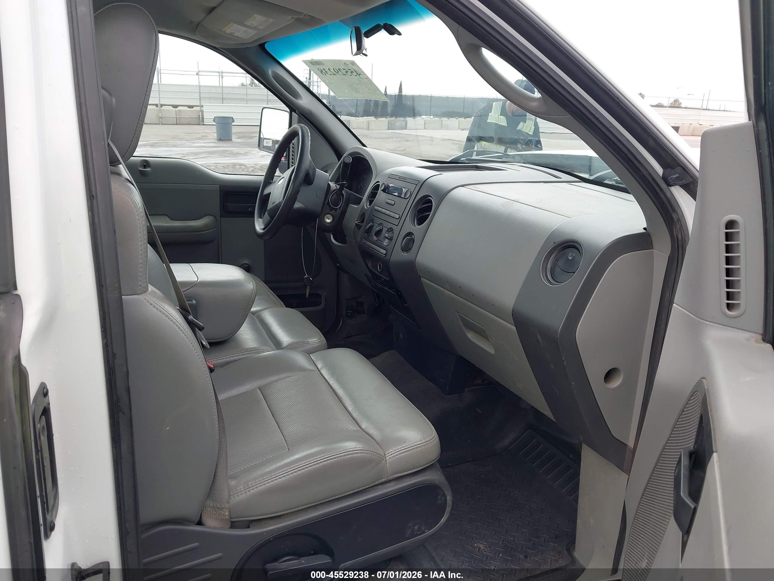 2007 Ford F-150 Stx/xl/xlt White vin: 1FTRF12257KC82404