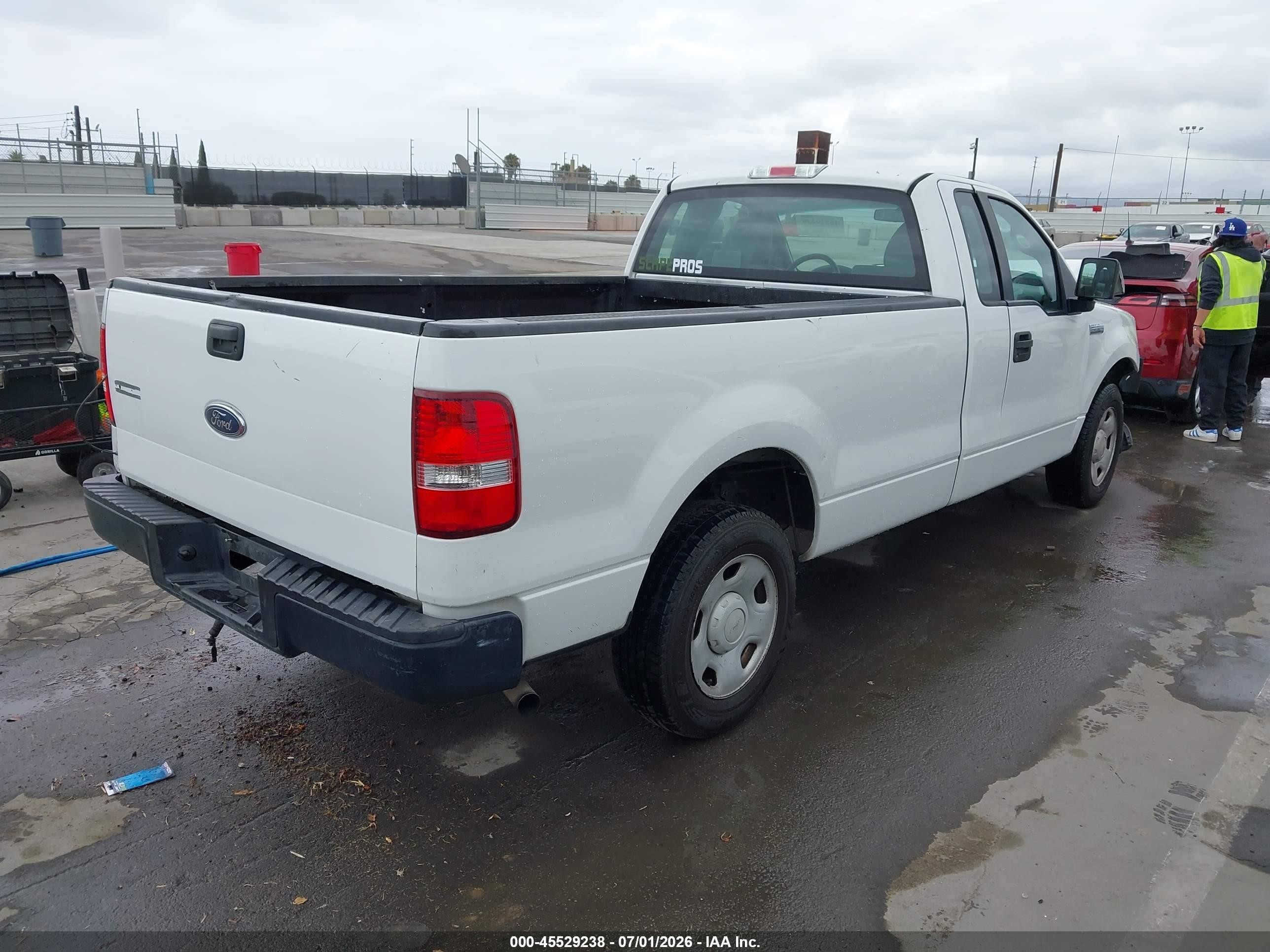 2007 Ford F-150 Stx/xl/xlt White vin: 1FTRF12257KC82404