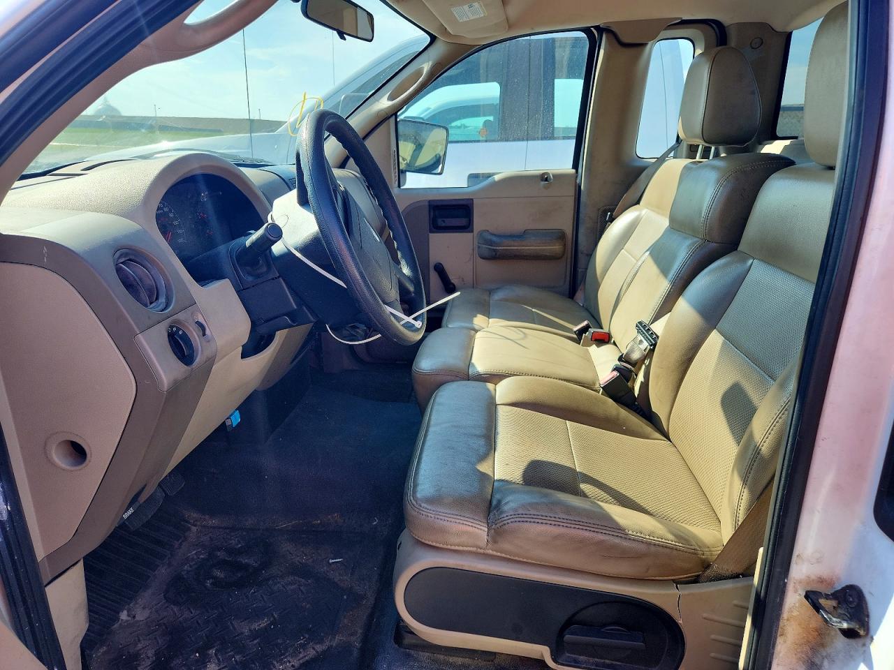 2008 Ford F150 White vin: 1FTRF12258KB62880