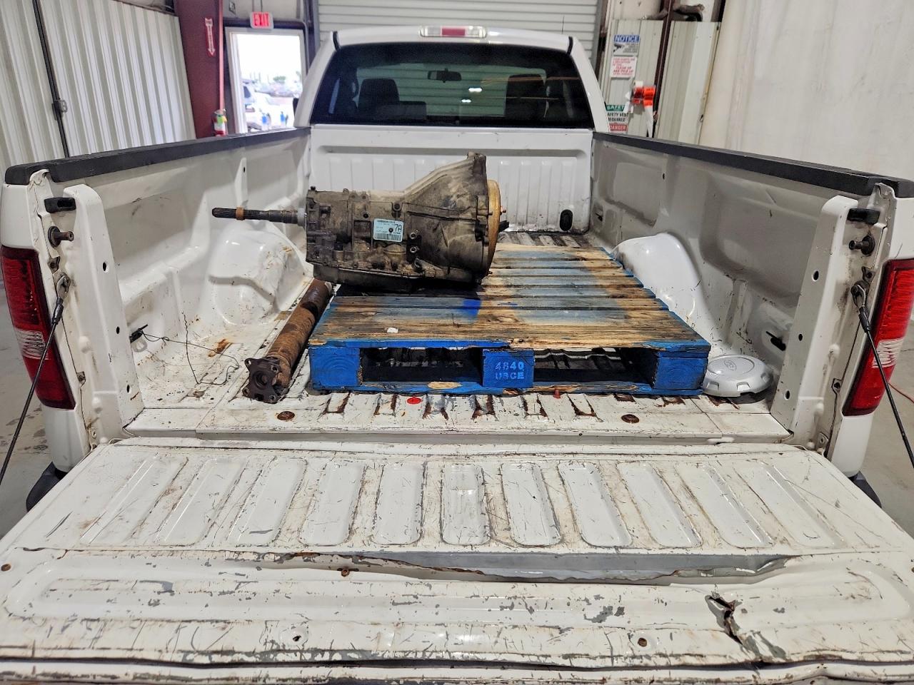 2008 Ford F150 White vin: 1FTRF12258KB62880