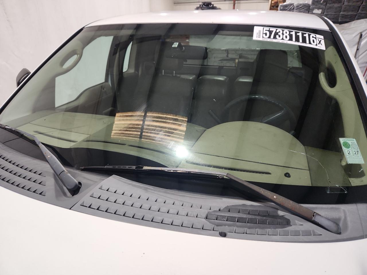 2008 Ford F150 White vin: 1FTRF12258KB62880 Damage: Windshield, Broken, Replacement Required