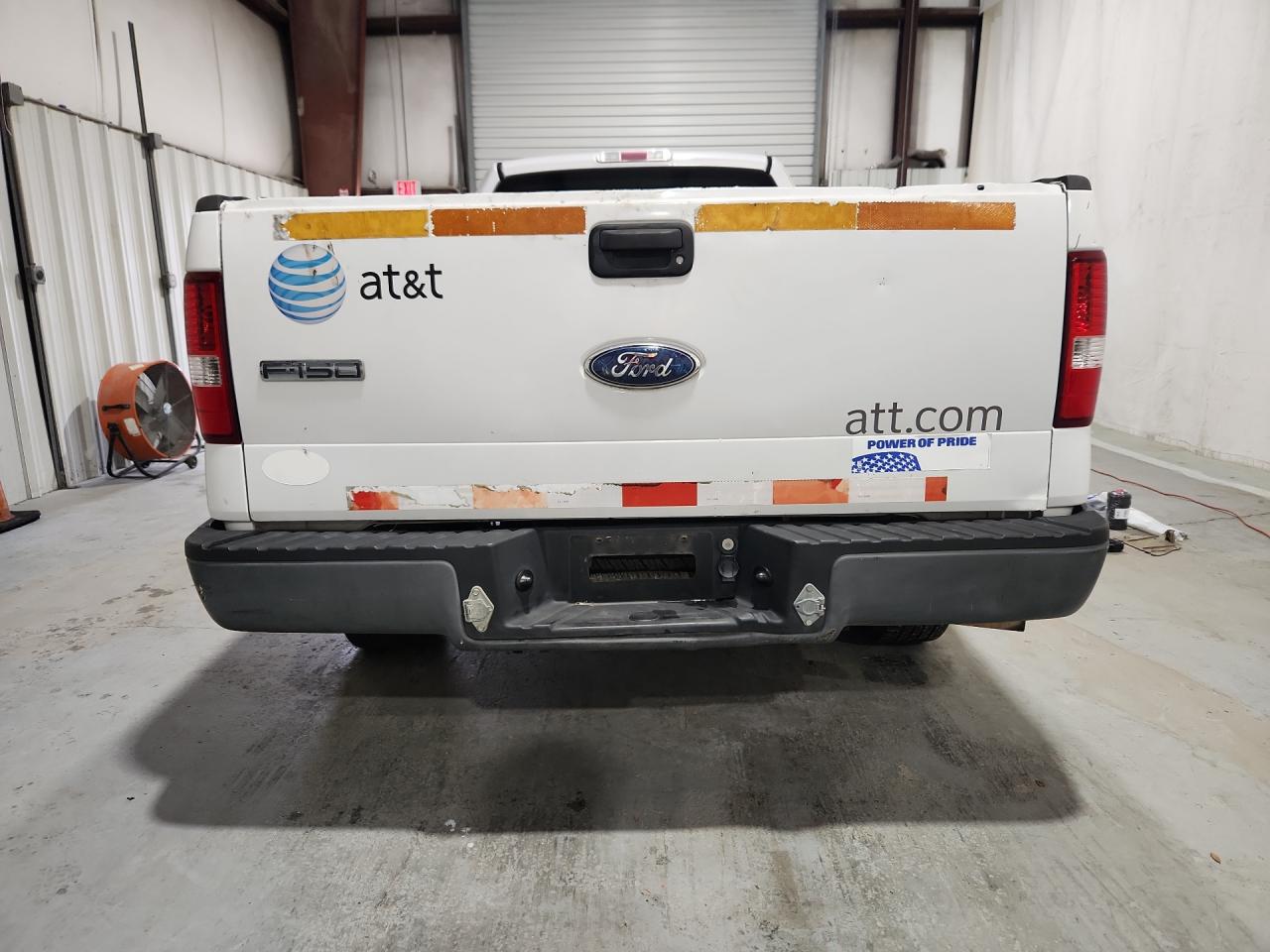 2008 Ford F150 White vin: 1FTRF12258KB62880 Damage: Rear Metal Bumper Painted, Dent(S) W/No Paint Dmg, 1/2 To 1 Inch