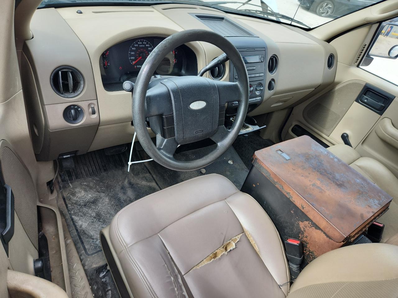 2008 Ford F150 Белый vin: 1FTRF12258KB70204 Damage: Front Center Armrest, Worn, Acceptable