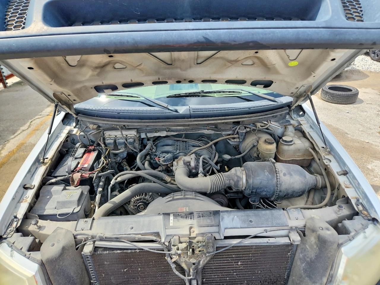 2008 Ford F150 Белый vin: 1FTRF12258KB70204