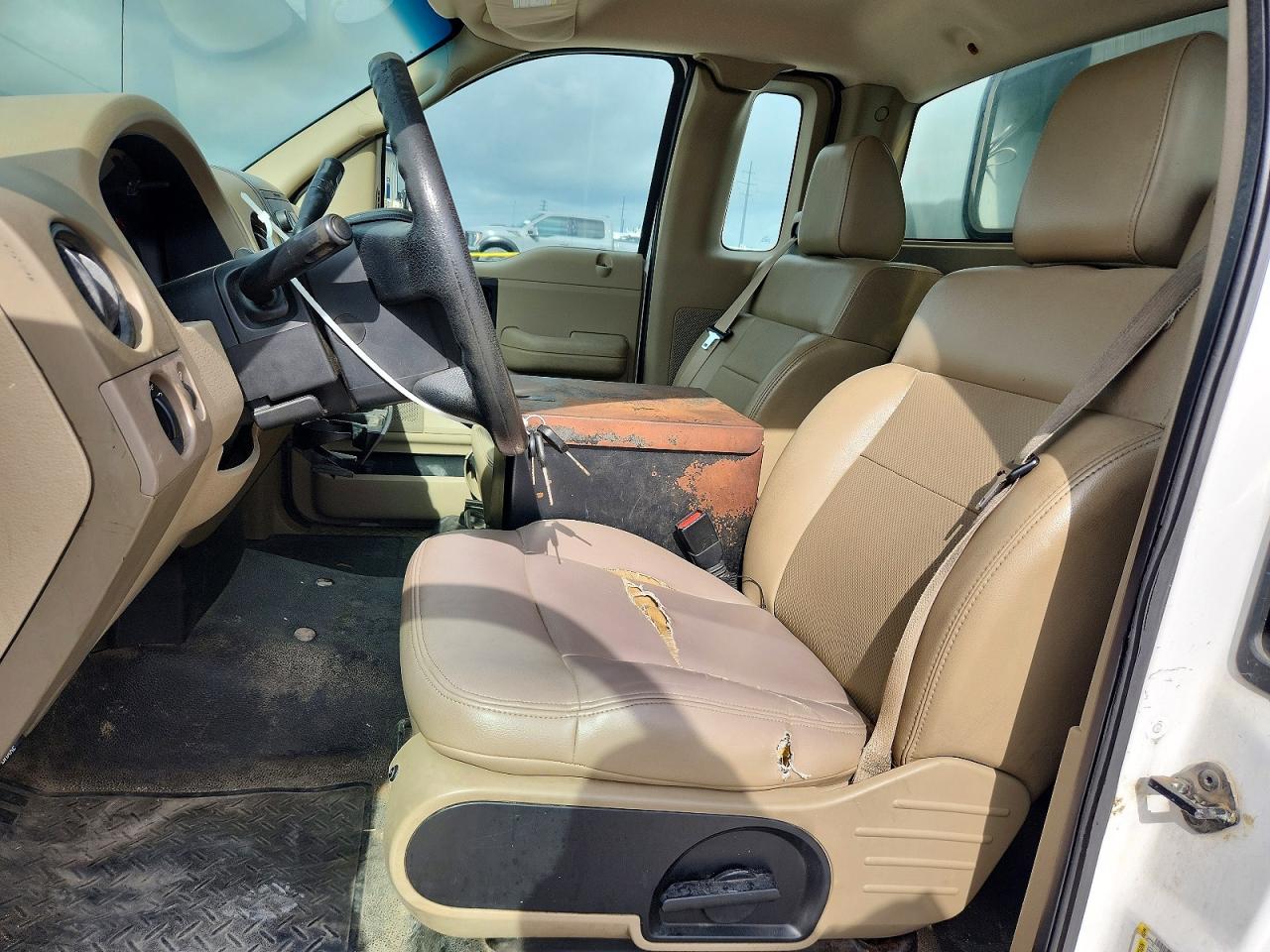2008 Ford F150 Белый vin: 1FTRF12258KB70204