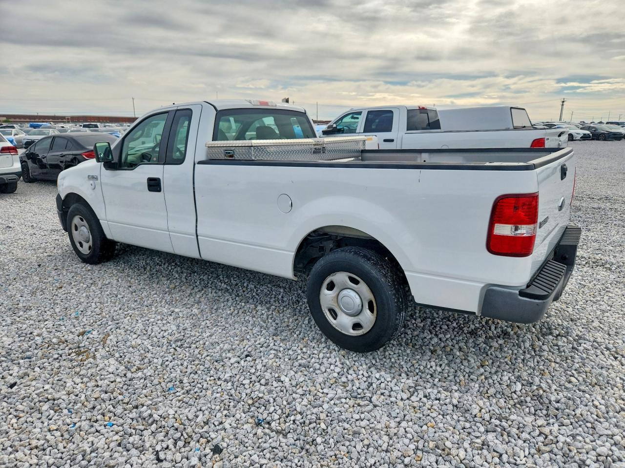 2008 Ford F150 White vin: 1FTRF12258KB87567
